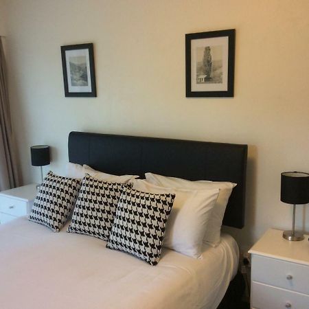 Clyde Apartments Luaran gambar